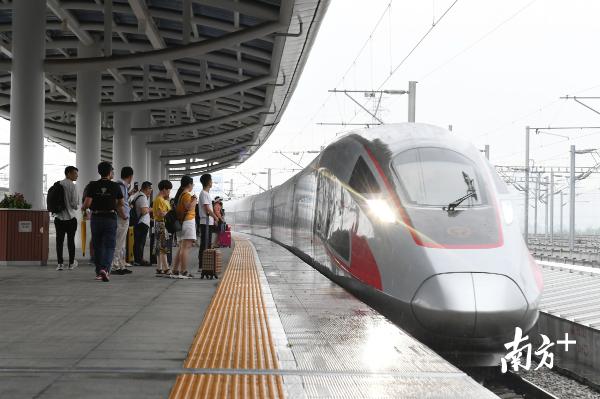 2025年香港最準的資料|適應(yīng)釋義解釋落實,香港未來展望，聚焦2025年的精準資料與適應(yīng)釋義的落實策略